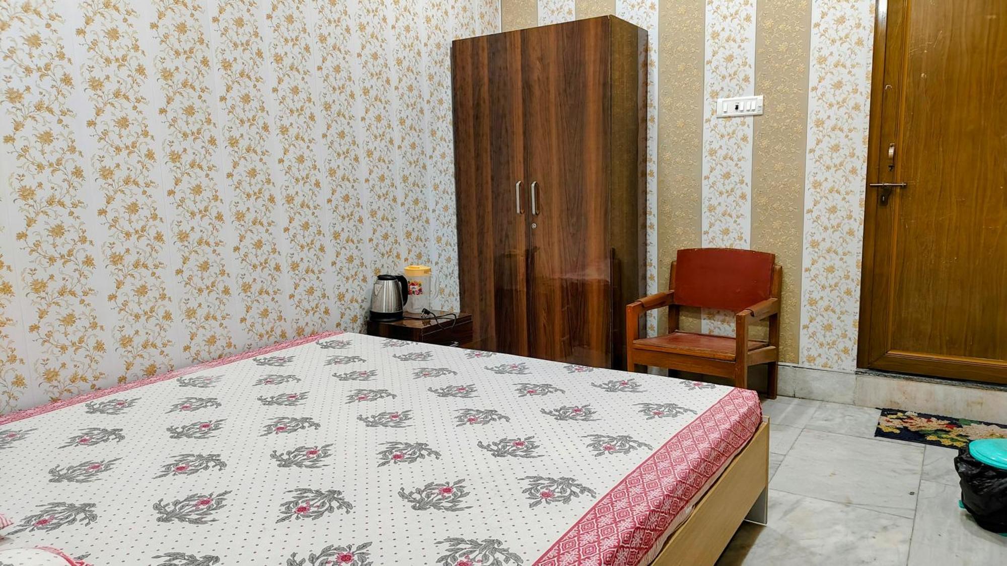 Hotel Raju Homestay Ayodhya 150 Meters From Shree Ram Janmbhoomi Temple 200 Meters From Ayodhya Dham Railway Station Exterior foto