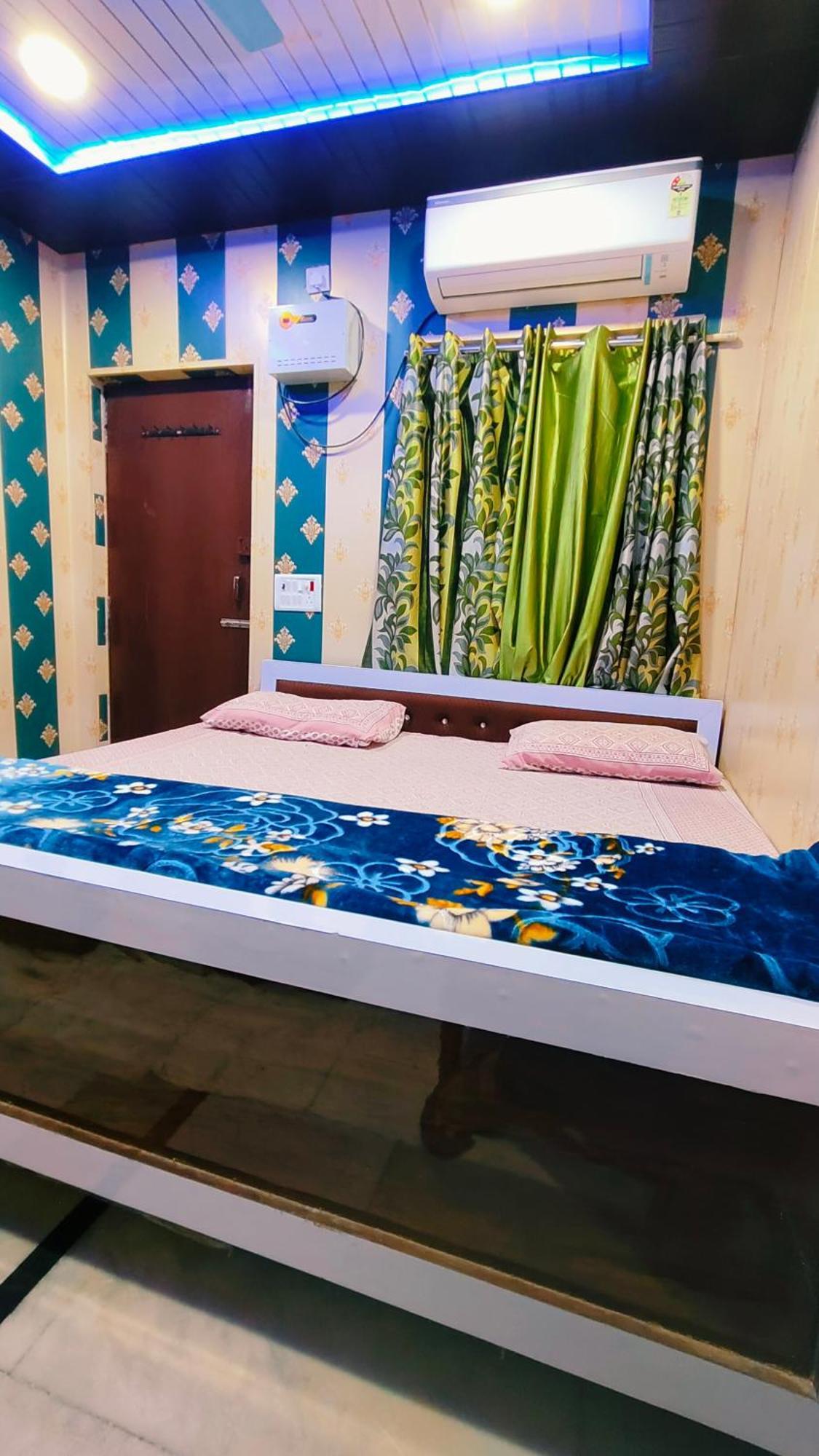 Hotel Raju Homestay Ayodhya 150 Meters From Shree Ram Janmbhoomi Temple 200 Meters From Ayodhya Dham Railway Station Exterior foto