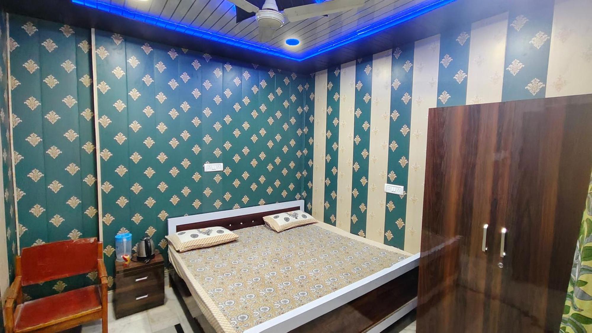 Hotel Raju Homestay Ayodhya 150 Meters From Shree Ram Janmbhoomi Temple 200 Meters From Ayodhya Dham Railway Station Exterior foto